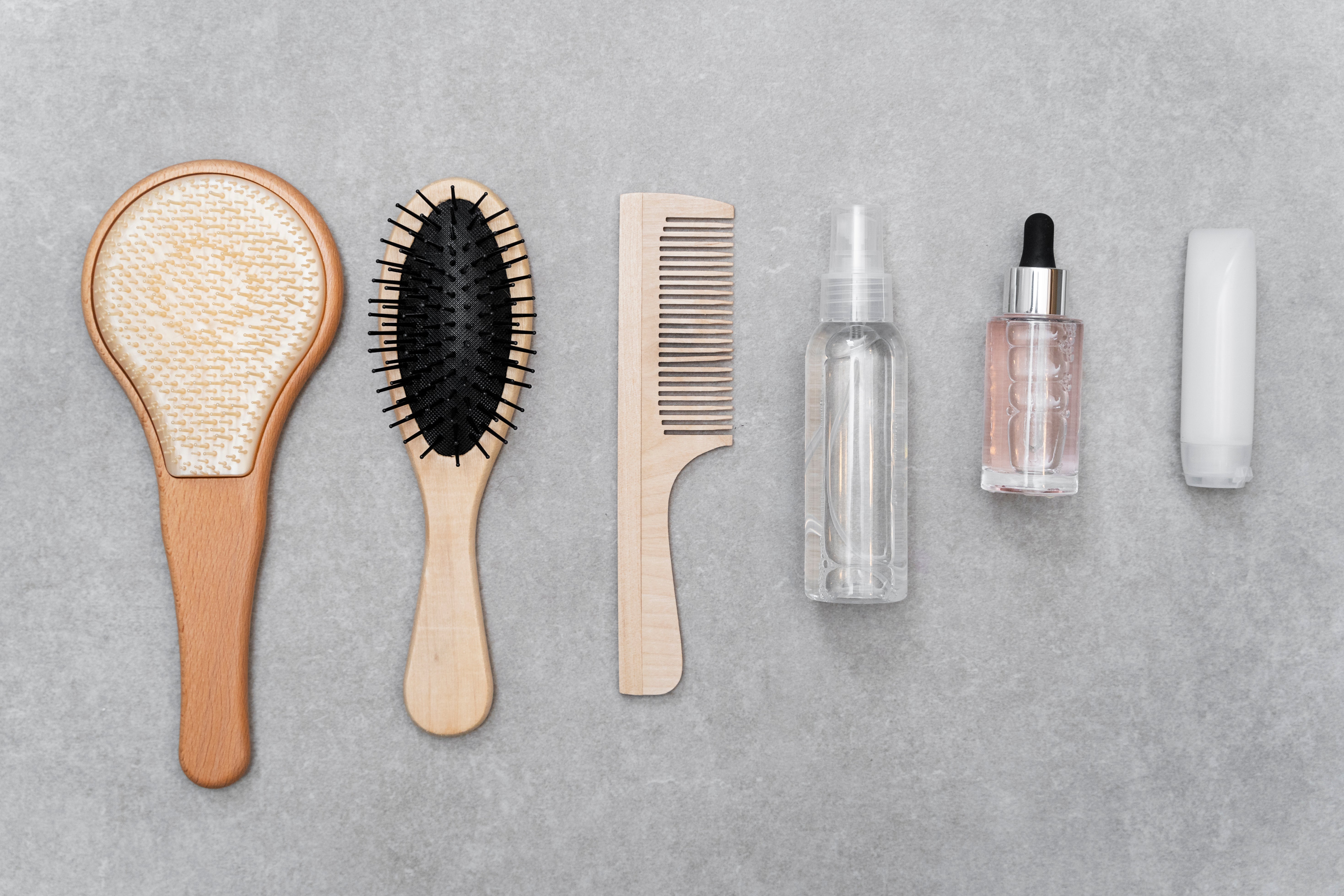 Image de Peigne ou Brosse sur un fond gris