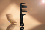 Petit peigne à dents larges pour cheveux bouclés noir - Vignette | Belle brosse